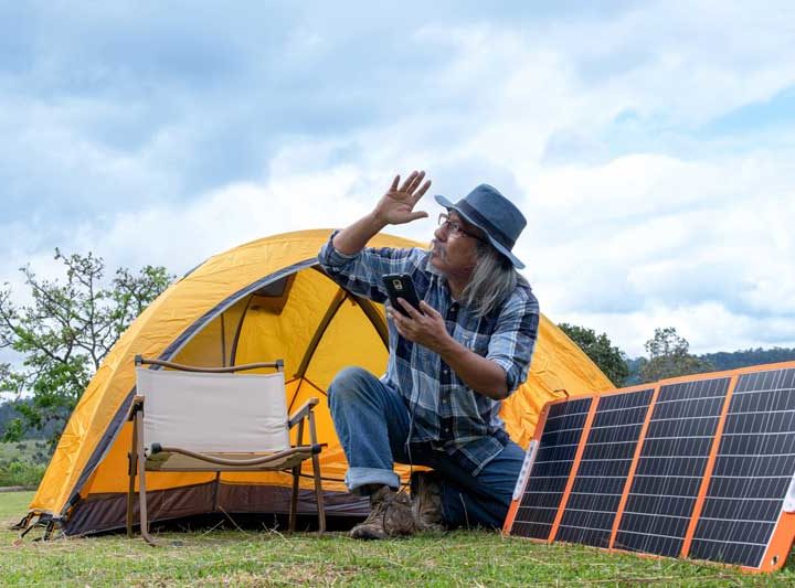 Solarmodule auf Reisen: Wie man unterwegs auf Solarenergie setzt
